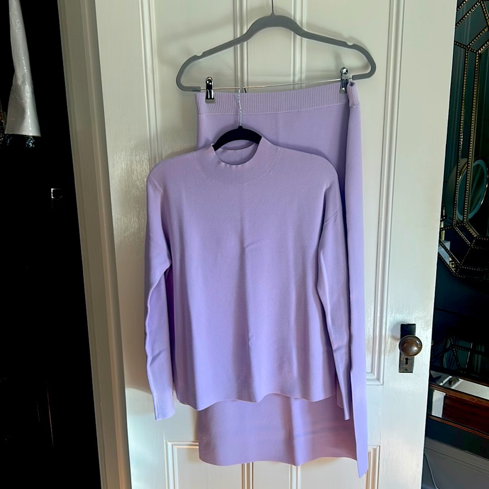 Banana Republic two piece knit in lilac. Size medium